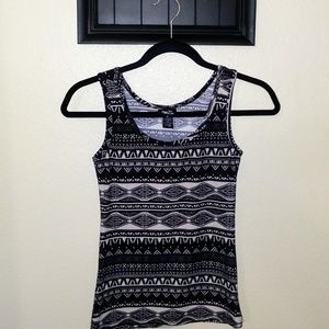 Black and white juniors tank